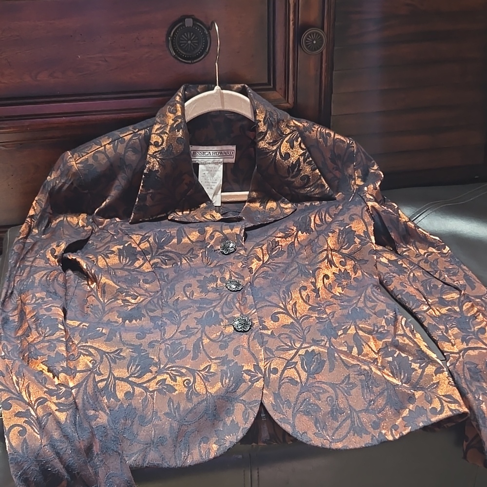Jessica Howard Women Size 6, COPPER W BLACK FLORAL DESIGN / Waist Length Jacket